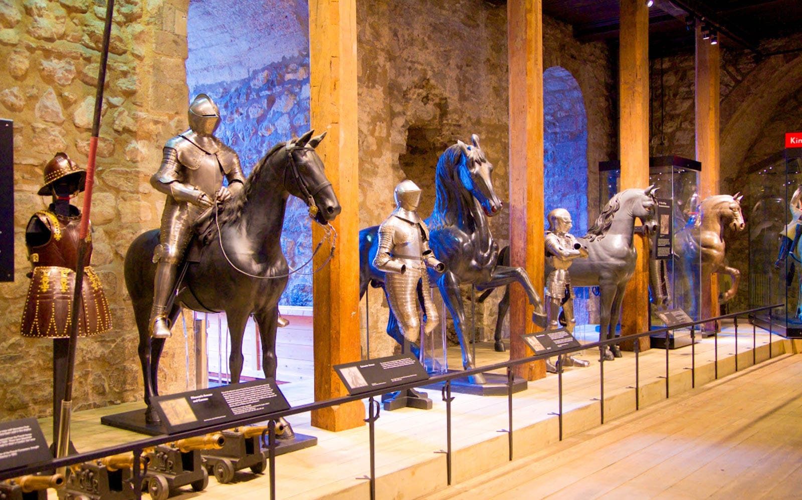 d05f3da5-42c7-4bd7-95ee-46764d4dc990-3291-london-tower-of-london-tickets-with-crown-jewels---beefeater-tour-02