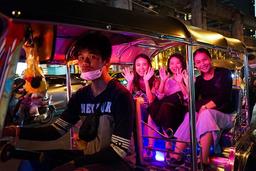 Bangkok Tuk Tuk Night Tour with food & drinks in Siam & Silom