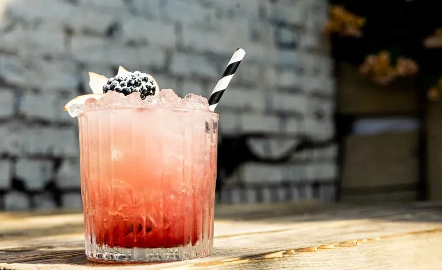 Bramble Cocktail.webp