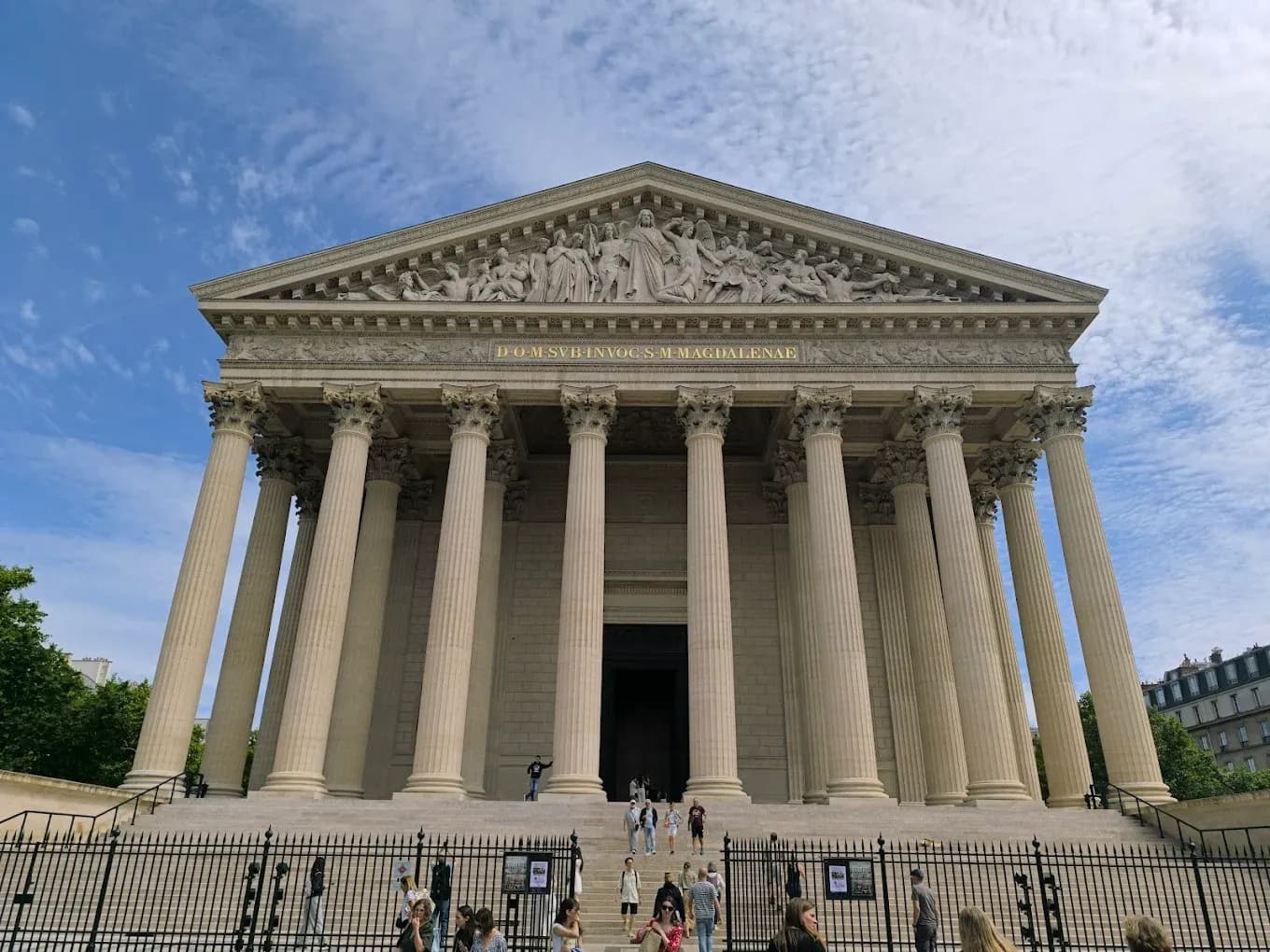 https://travjoy.s3.ap-south-1.amazonaws.com/Eglise_de_la_Madeleine_1_c7e8fa23b3.webp