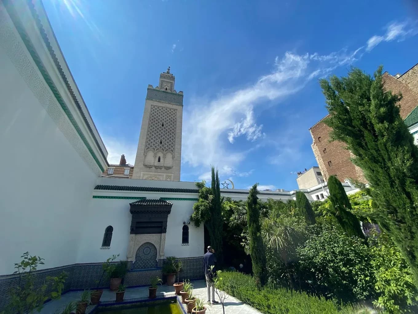 https://travjoy.s3.ap-south-1.amazonaws.com/Grande_Mosquee_de_Paris_1_001388e99c.webp