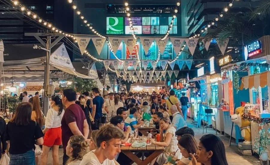 Jodd_Fairs_Train_Night_Market_ceda3767a9