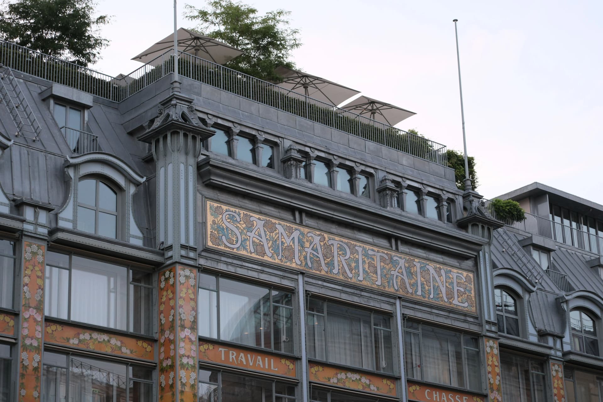 https://travjoy.s3.ap-south-1.amazonaws.com/La_Samaritaine_Paris_Pont_Neuf_4eeaf48dc5.webp