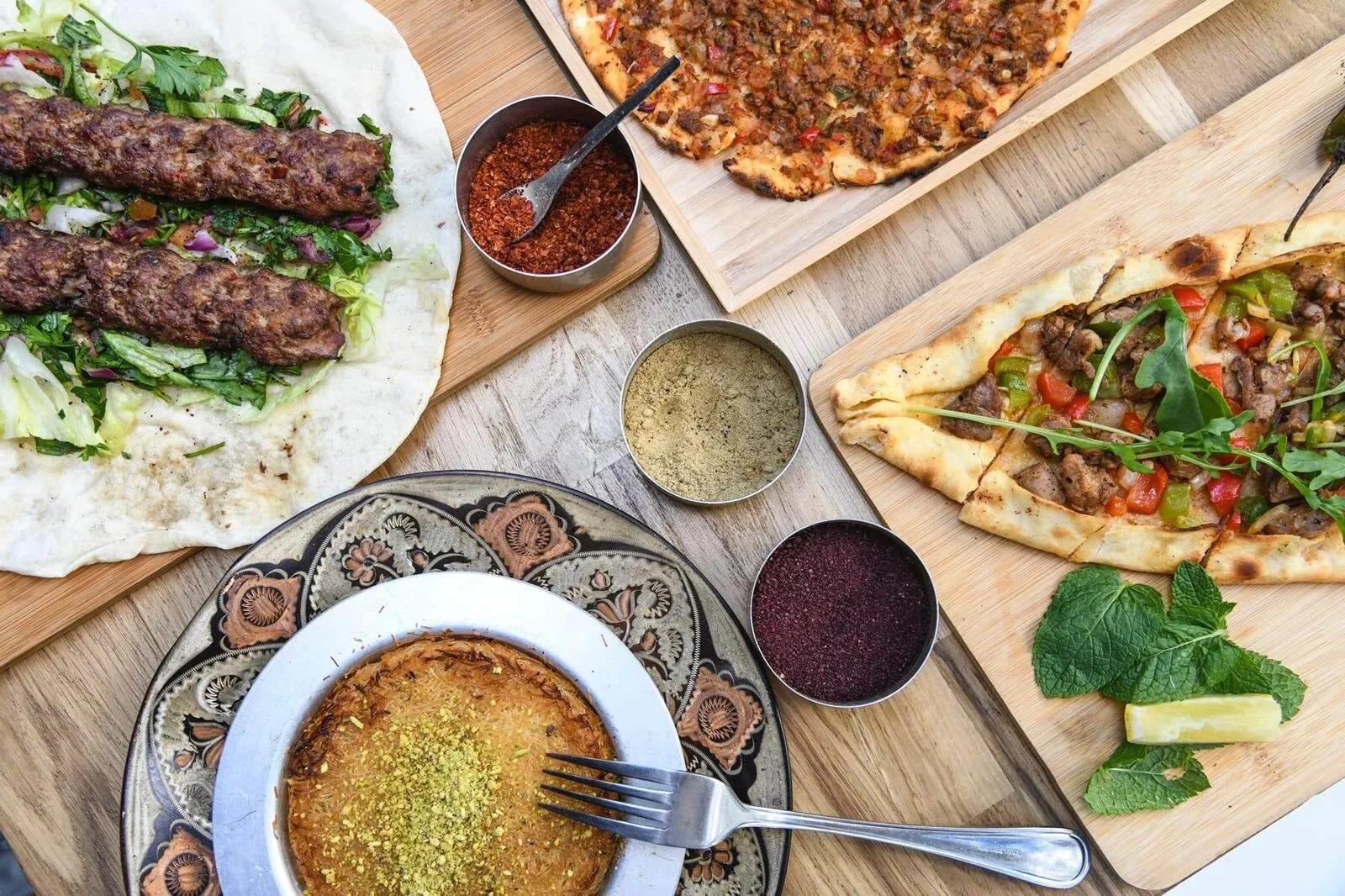 Lahmacun (Rue du Faubourg Saint-Denis).webp
