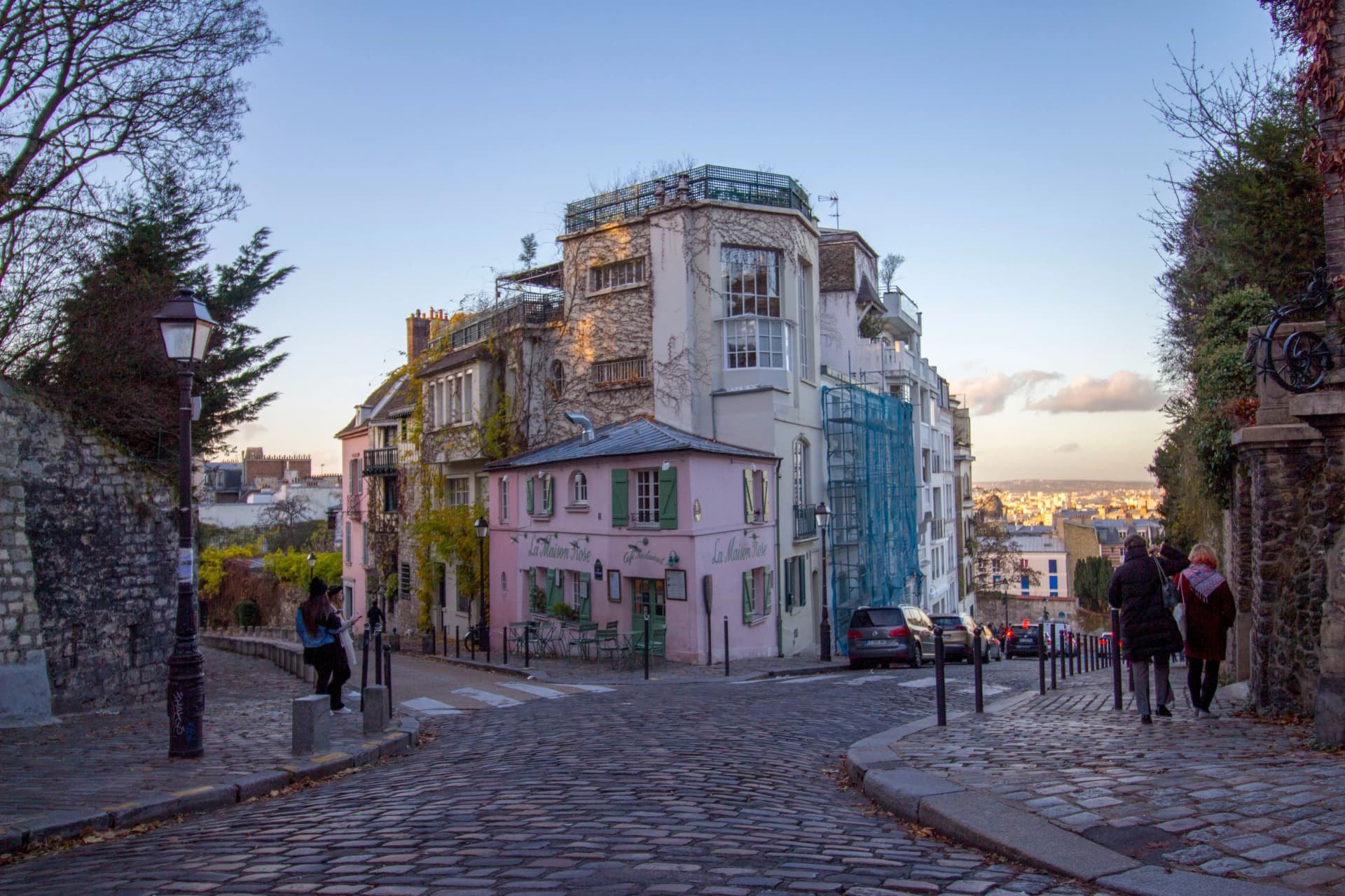https://travjoy.s3.ap-south-1.amazonaws.com/Maison_de_Nicolas_Flamel_a0fd960faa.webp