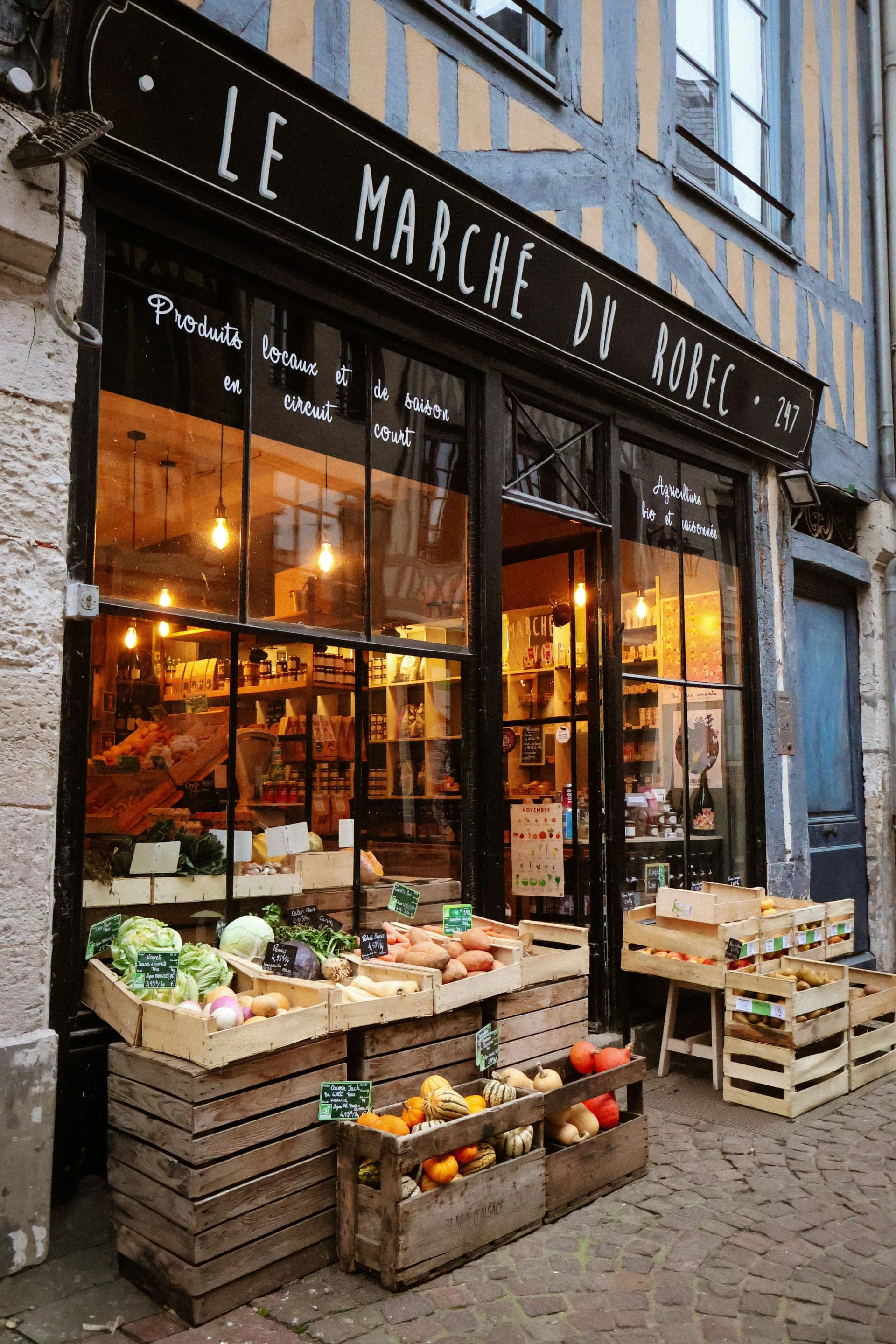 https://travjoy.s3.ap-south-1.amazonaws.com/Marche_Bastille_1fea88789c.webp