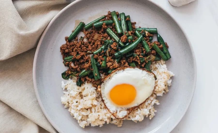 Pad_Kra_Pao_Holy_Basil_Stir_Fry_1_504935e897