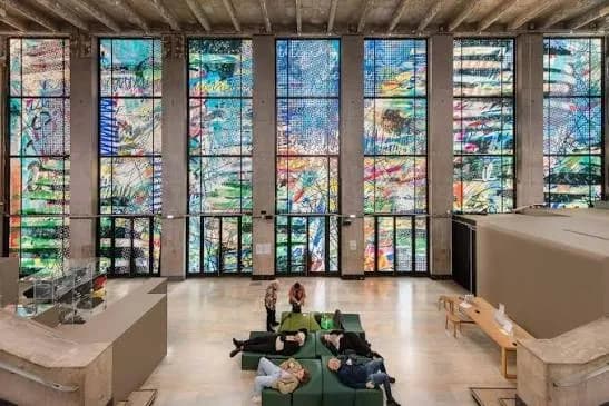 https://travjoy.s3.ap-south-1.amazonaws.com/Palais_de_Tokyo_ef2f2486cf.webp