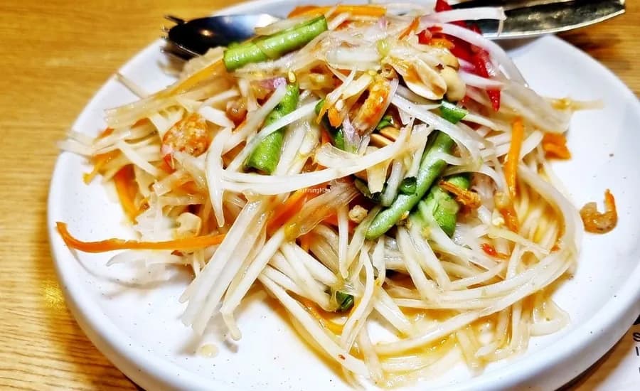Som_Tam_Green_Papaya_Salad_2_c80349c476