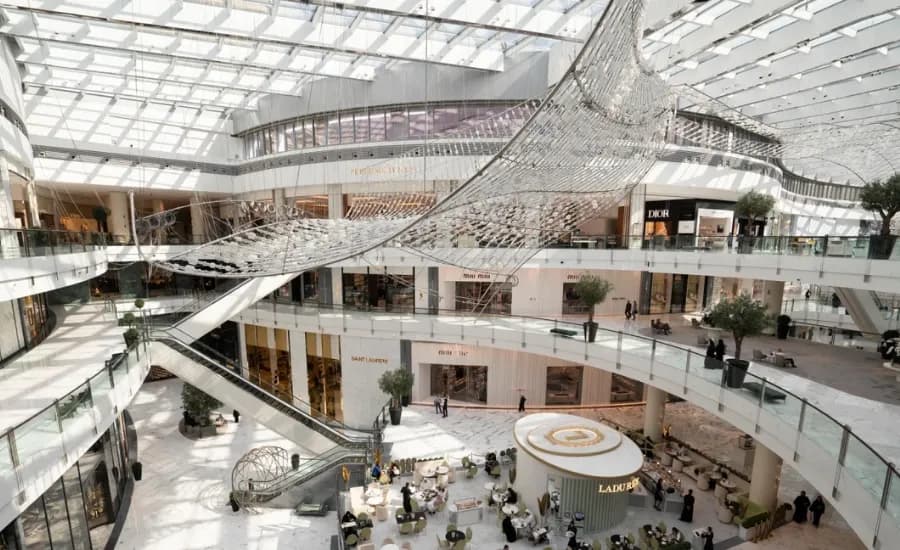 https://travjoy.s3.ap-south-1.amazonaws.com/The_Dubai_Mall_Fashion_Avenue_11_6d96e9f3dd.webp