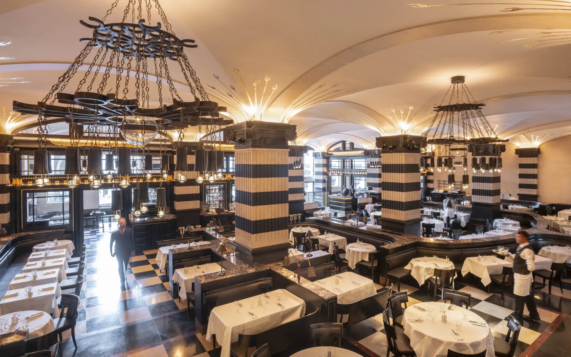 TheWolseyCity_MainRestaurant2-min-scaled.webp