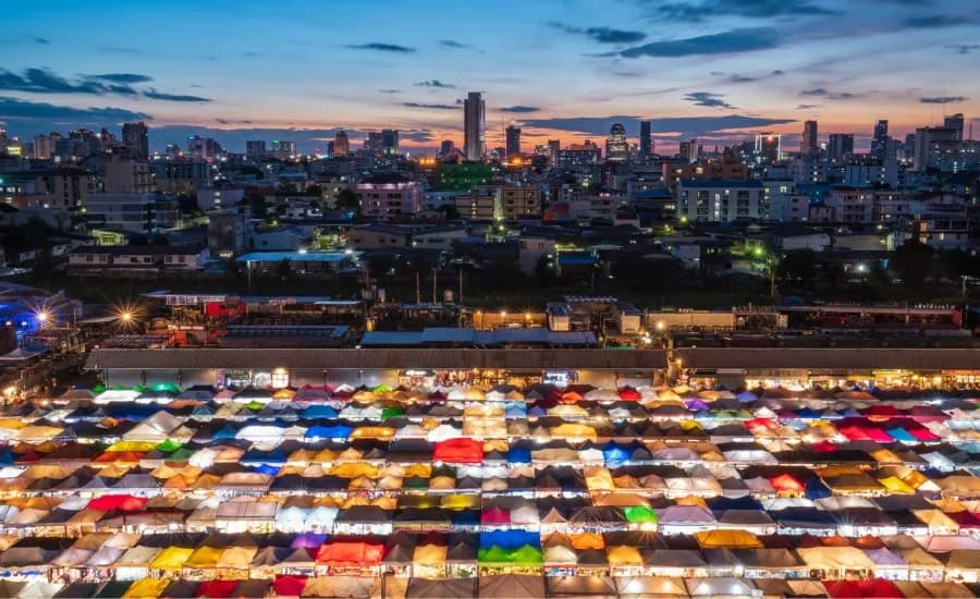 Train Night Market Srinagarindra (Rod Fai Market).webp