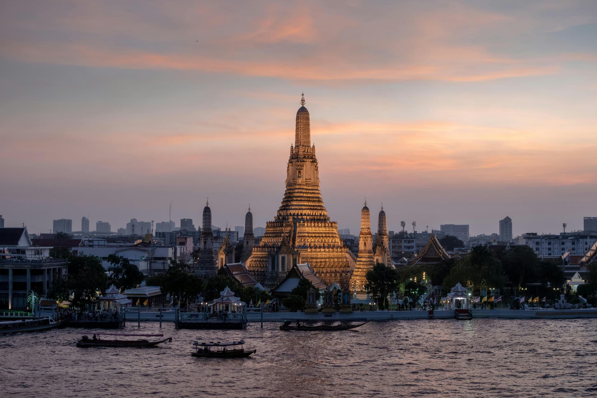free-photo-of-wat-arun-temple-in-bangkok.jpeg