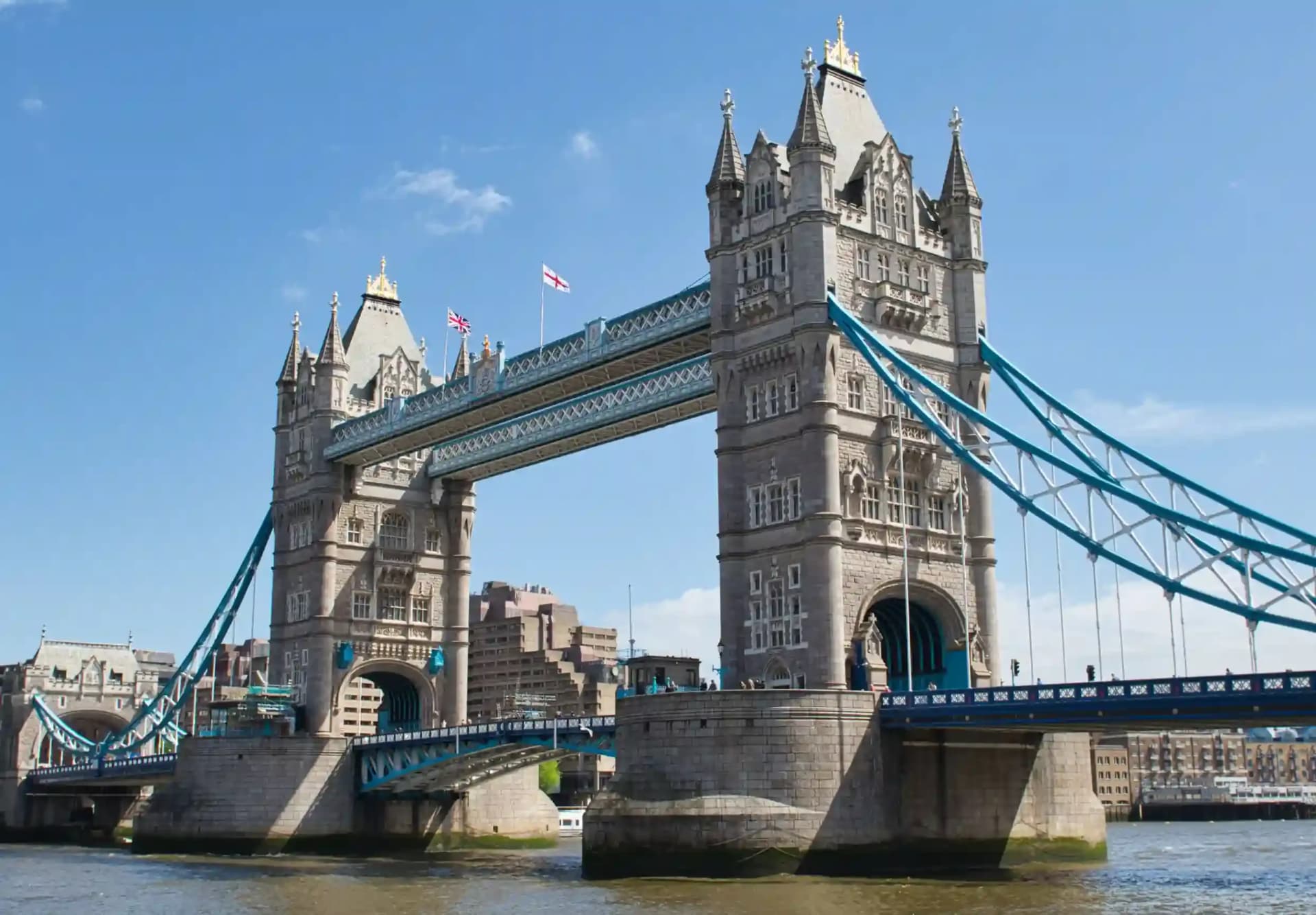 london bridge_compressed.webp