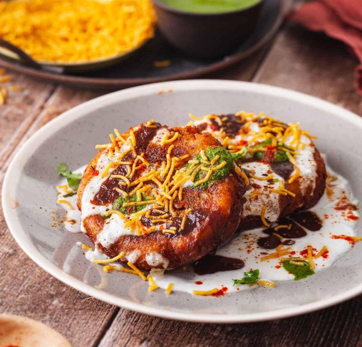 Aloo Tikki Chaat / Samosa Chaat