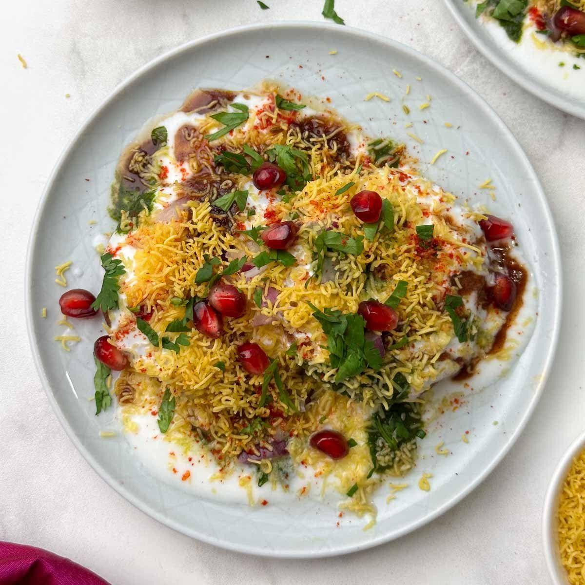 Aloo Tikki Chaat / Samosa Chaat