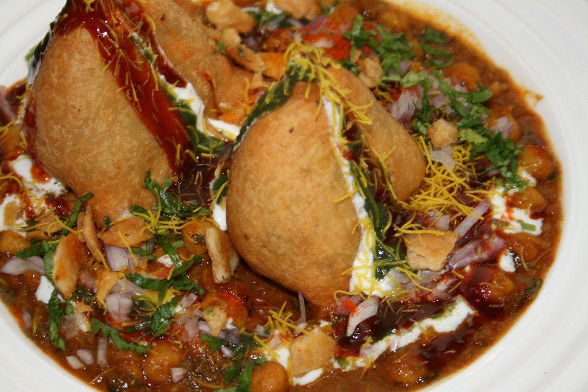 Aloo Tikki Chaat / Samosa Chaat