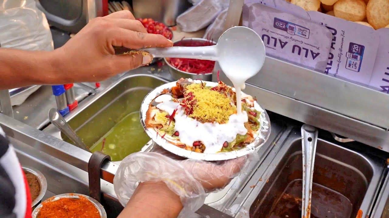 Aloo Tikki Chaat / Samosa Chaat