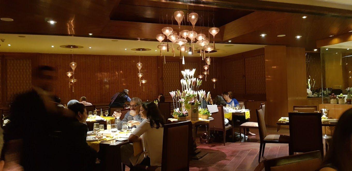 Neung Roi, Radisson Blu Plaza