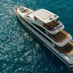 Dubai Marina: Superyacht Experience with Live Music & Drinks