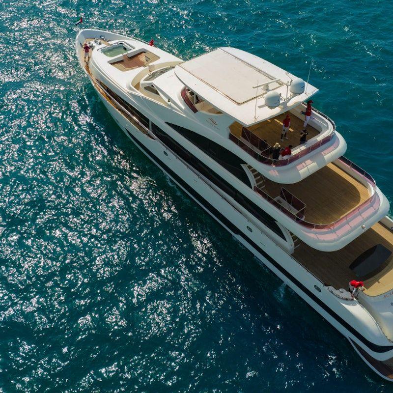 Dubai Marina: Superyacht Experience with Live Music & Drinks