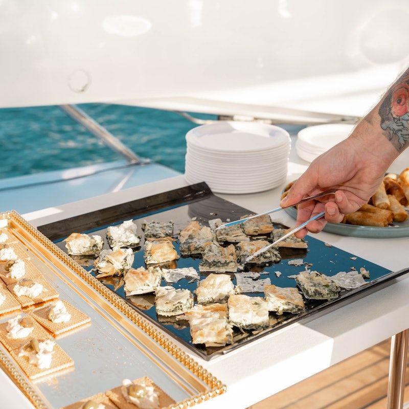 Dubai Marina Yacht Party with Canapes & Unlimited Drinks