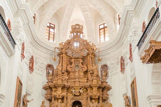Church of St. Francis of Assissi + Church of Our Lady of the Rosary + Viceroy's Arch