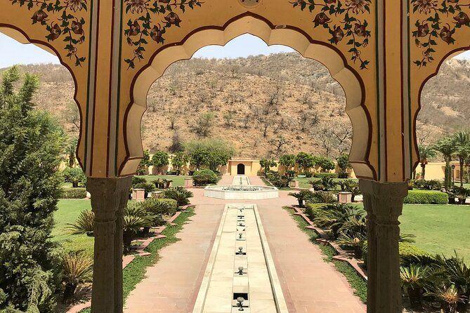 Private Jaipur Half-Day Tour: Amer Fort, Jal Mahal, and Stepwell