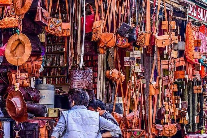 Private Guided Shopping tour by tuk tuk