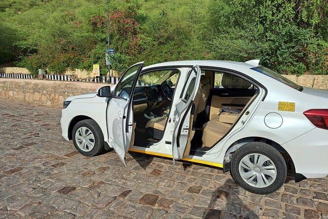 Private Jaipur Arrival Transfer - Airport to Hotel/Accommodation
