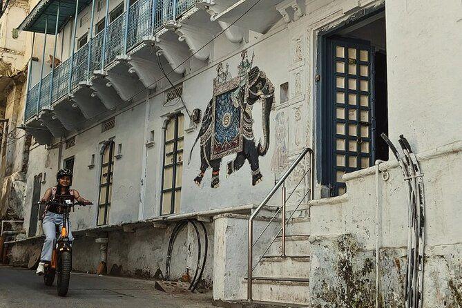 Heritage Tour: Private Boat, Havelis, City Walk & High Tea