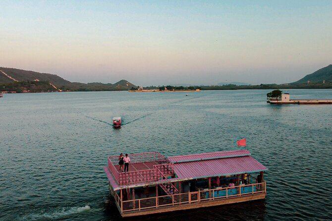 Heritage Tour: Private Boat, Havelis, City Walk & High Tea