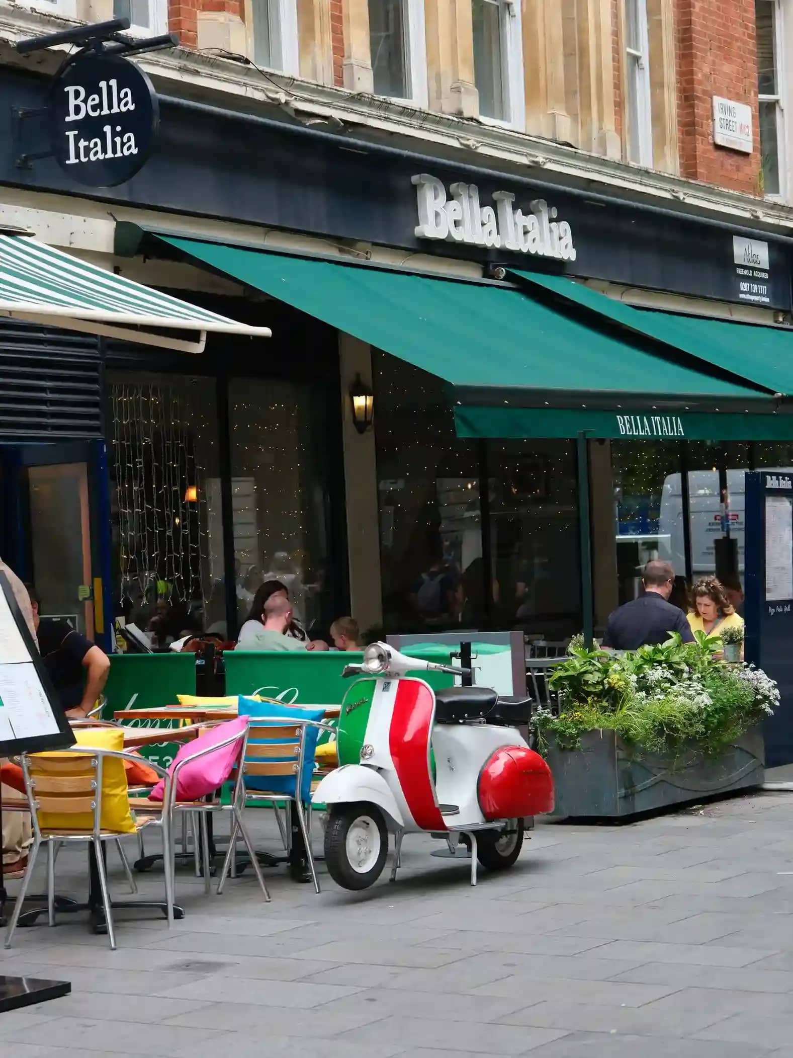 trendy place to eat in london_compressed.webp