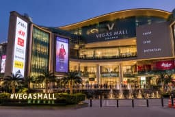 vegas mall-1 (1).webp
